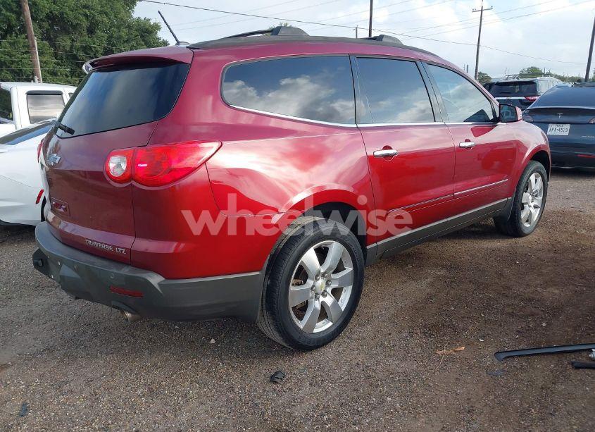 Photo 4 of 2010 Chevrolet Traverse LTZ (VIN 1GNLRHED1AS133182)