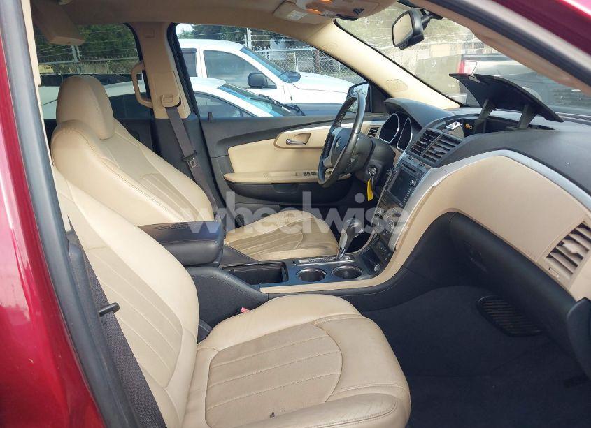 Photo 5 of 2010 Chevrolet Traverse LTZ (VIN 1GNLRHED1AS133182)