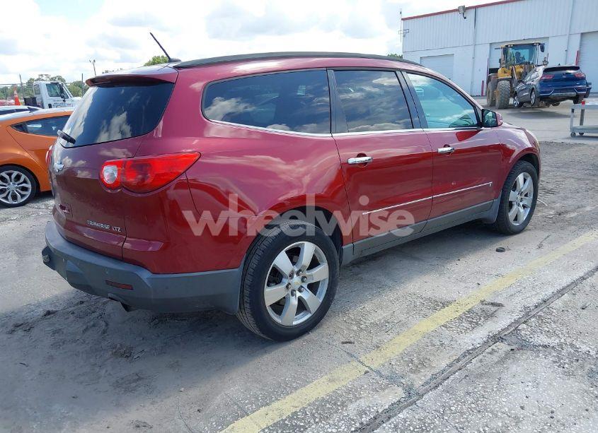 Photo 4 of 2010 Chevrolet Traverse LTZ (VIN 1GNLRHED3AJ193289)