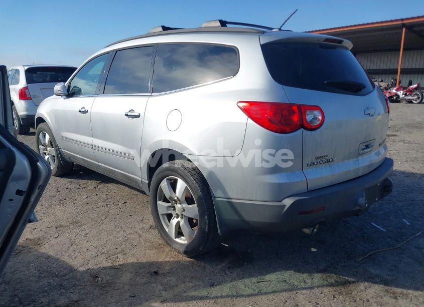Photo 3 of 2010 Chevrolet Traverse LTZ (VIN 1GNLRHED3AS100684)