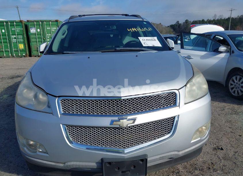 Photo 6 of 2010 Chevrolet Traverse LTZ (VIN 1GNLRHED3AS100684)