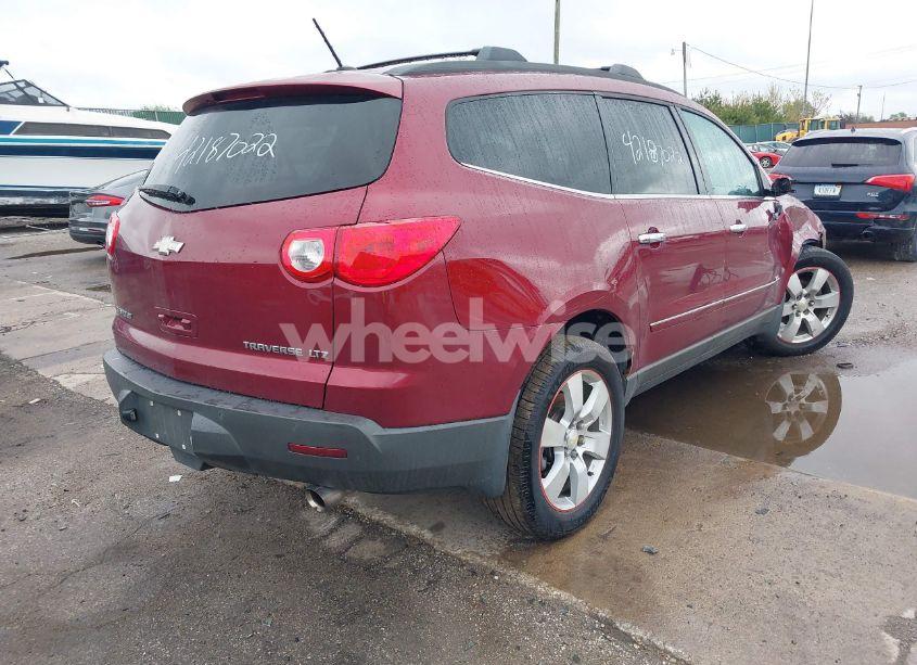 Photo 4 of 2010 Chevrolet Traverse LTZ (VIN 1GNLRHED4AS148095)
