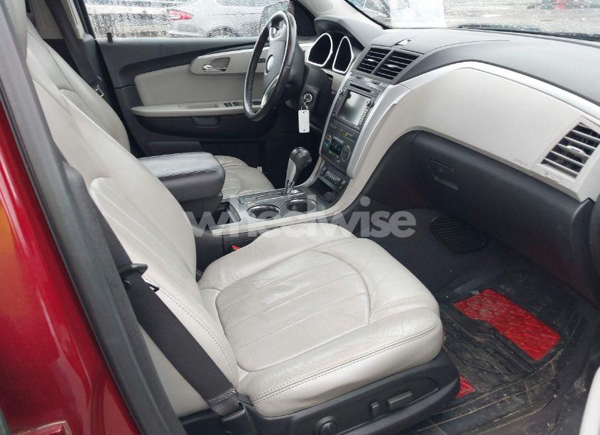 Photo 5 of 2010 Chevrolet Traverse LTZ (VIN 1GNLRHED4AS148095)