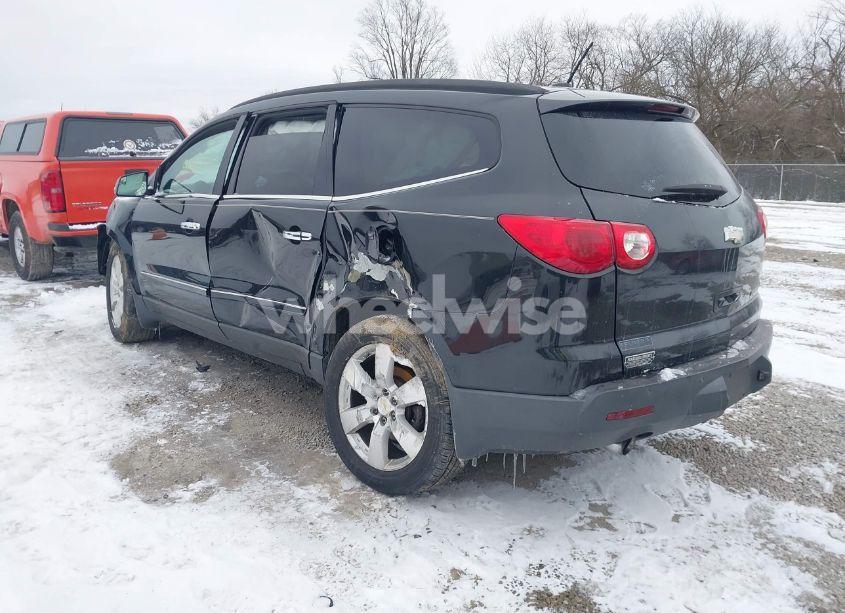 Photo 3 of 2010 Chevrolet Traverse LTZ (VIN 1GNLRHED7AS123675)