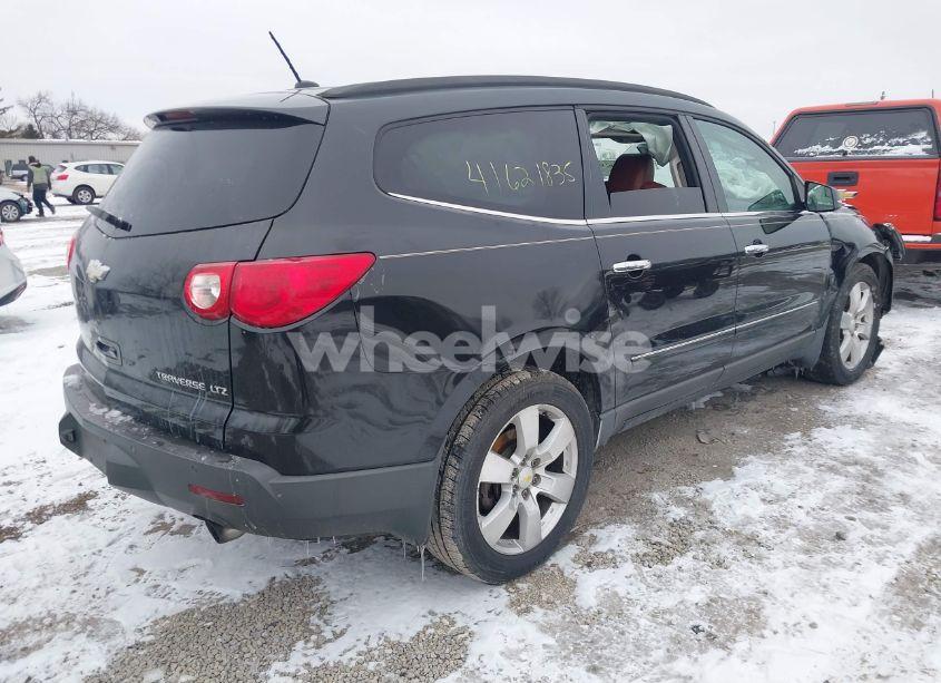 Photo 4 of 2010 Chevrolet Traverse LTZ (VIN 1GNLRHED7AS123675)