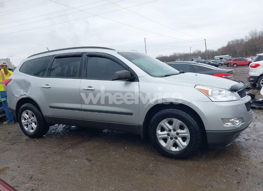 Photo 13 of 2010 Chevrolet Traverse LS (VIN 1GNLVEED4AJ266924)