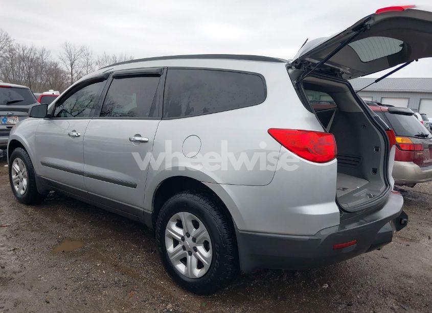 Photo 3 of 2010 Chevrolet Traverse LS (VIN 1GNLVEED4AJ266924)