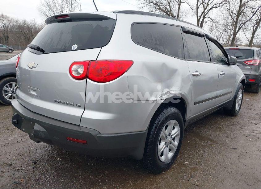 Photo 4 of 2010 Chevrolet Traverse LS (VIN 1GNLVEED4AJ266924)