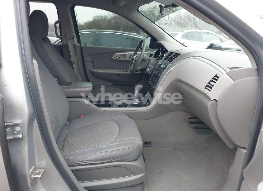 Photo 5 of 2010 Chevrolet Traverse LS (VIN 1GNLVEED4AJ266924)