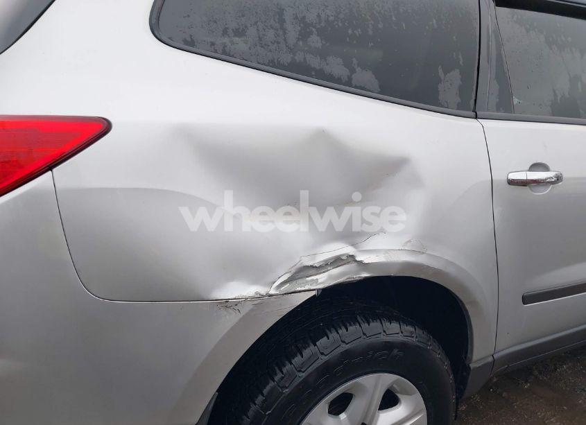 Photo 6 of 2010 Chevrolet Traverse LS (VIN 1GNLVEED4AJ266924)