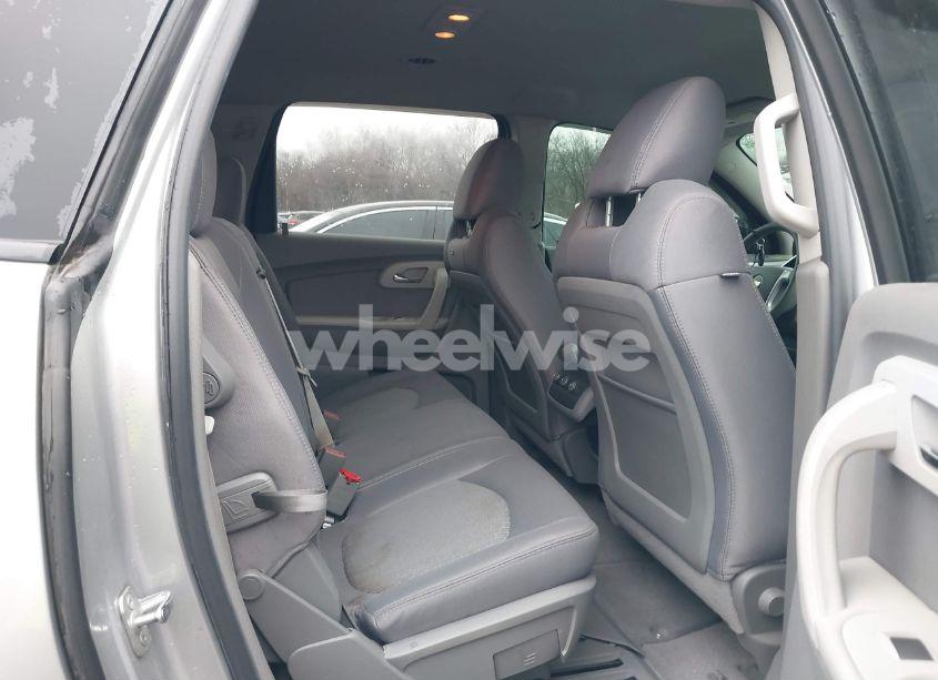 Photo 8 of 2010 Chevrolet Traverse LS (VIN 1GNLVEED4AJ266924)