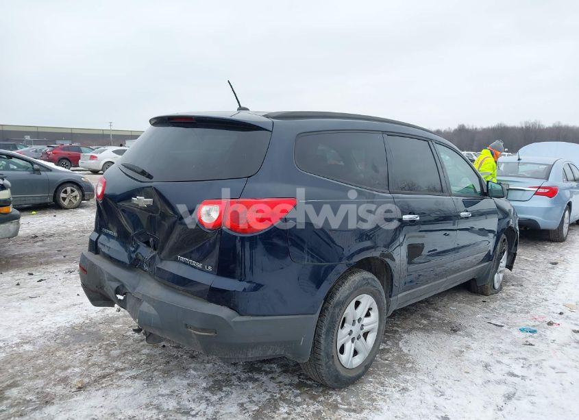 Photo 4 of 2010 Chevrolet Traverse LS (VIN 1GNLVEED6AS106800)