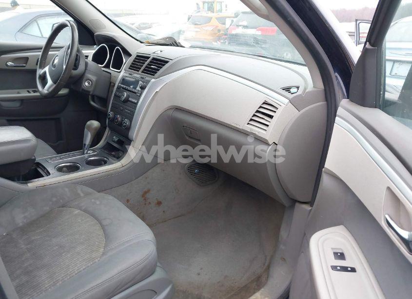 Photo 5 of 2010 Chevrolet Traverse LS (VIN 1GNLVEED6AS106800)