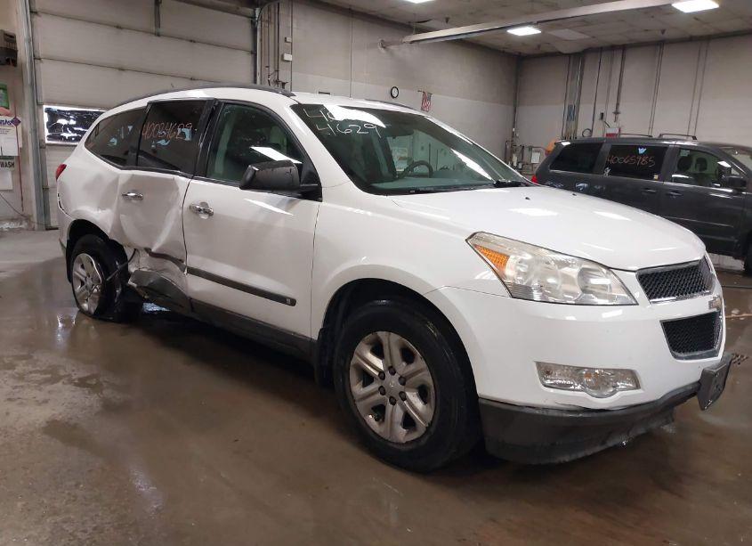 2010 Chevrolet Traverse LS (VIN 1GNLVEED6AS134421) main photo