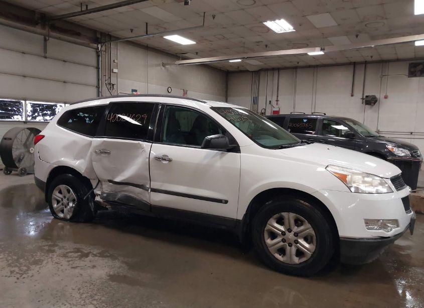 Photo 13 of 2010 Chevrolet Traverse LS (VIN 1GNLVEED6AS134421)