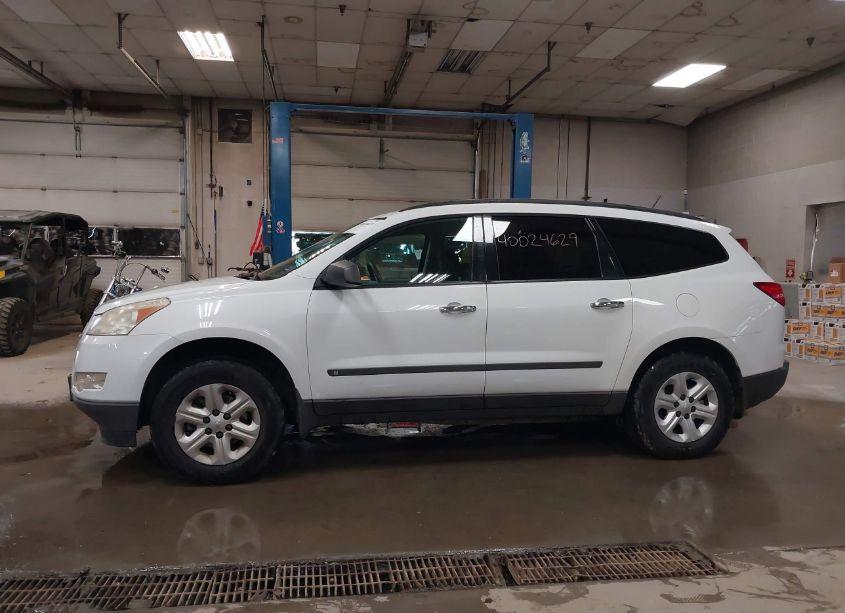 Photo 14 of 2010 Chevrolet Traverse LS (VIN 1GNLVEED6AS134421)