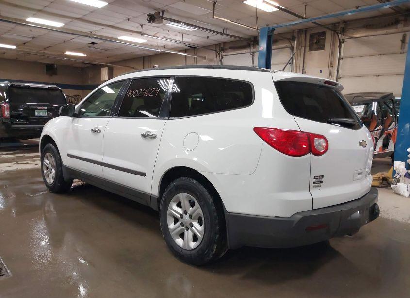 Photo 3 of 2010 Chevrolet Traverse LS (VIN 1GNLVEED6AS134421)