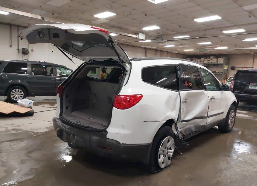 Photo 4 of 2010 Chevrolet Traverse LS (VIN 1GNLVEED6AS134421)