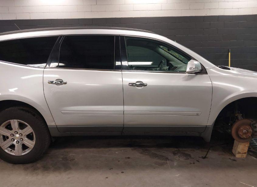 Photo 14 of 2010 Chevrolet Traverse LT (VIN 1GNLVFED0AS114381)