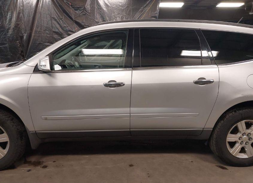 Photo 15 of 2010 Chevrolet Traverse LT (VIN 1GNLVFED0AS114381)