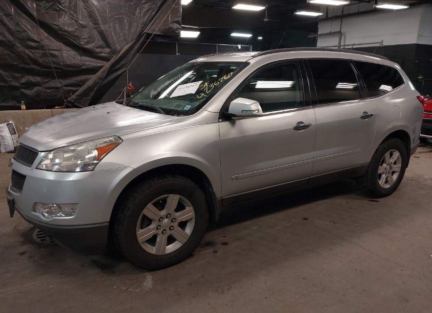 Photo 2 of 2010 Chevrolet Traverse LT (VIN 1GNLVFED0AS114381)