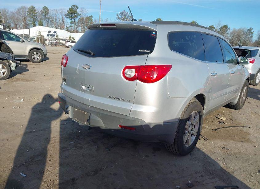 Photo 4 of 2010 Chevrolet Traverse LT (VIN 1GNLVFED0AS151799)