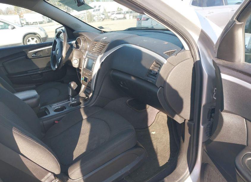 Photo 5 of 2010 Chevrolet Traverse LT (VIN 1GNLVFED0AS151799)
