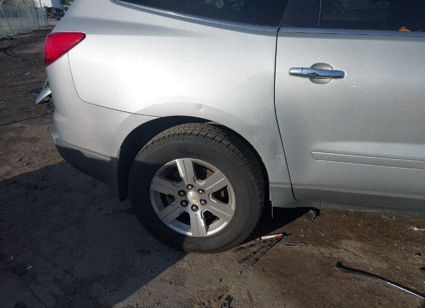 Photo 6 of 2010 Chevrolet Traverse LT (VIN 1GNLVFED0AS151799)
