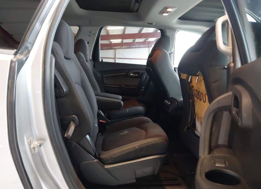Photo 8 of 2010 Chevrolet Traverse LT (VIN 1GNLVFED1AJ242103)