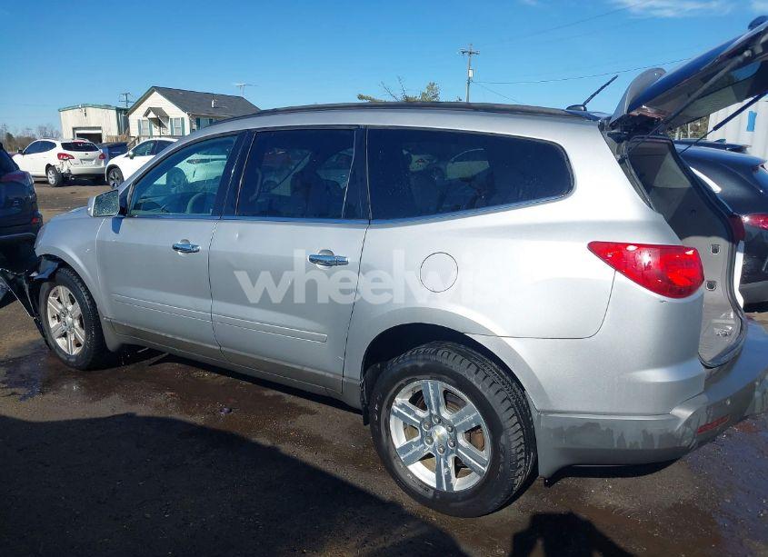 Photo 3 of 2010 Chevrolet Traverse LT (VIN 1GNLVFED1AJ269687)