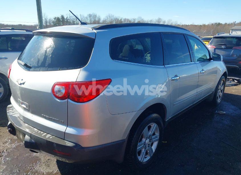 Photo 4 of 2010 Chevrolet Traverse LT (VIN 1GNLVFED1AJ269687)