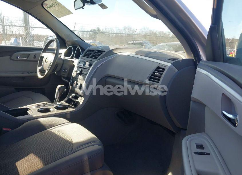 Photo 5 of 2010 Chevrolet Traverse LT (VIN 1GNLVFED1AJ269687)