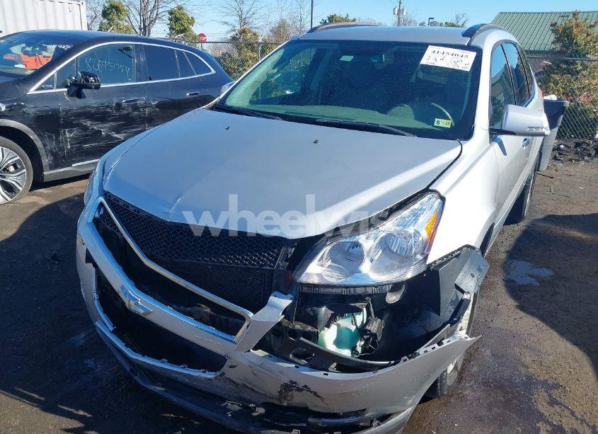 Photo 6 of 2010 Chevrolet Traverse LT (VIN 1GNLVFED1AJ269687)