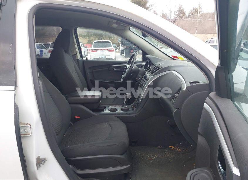 Photo 5 of 2010 Chevrolet Traverse LT (VIN 1GNLVFED1AS110467)