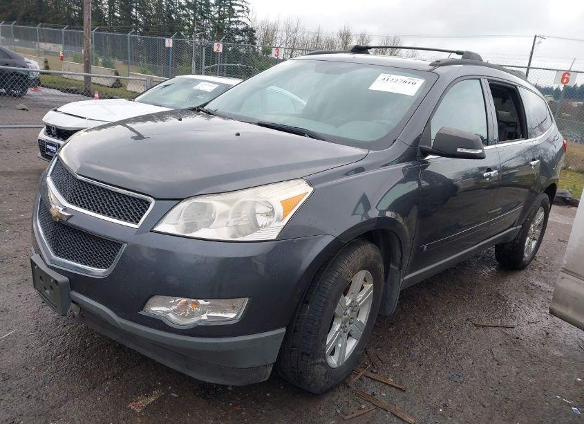 Photo 2 of 2010 Chevrolet Traverse LT (VIN 1GNLVFED1AS145123)