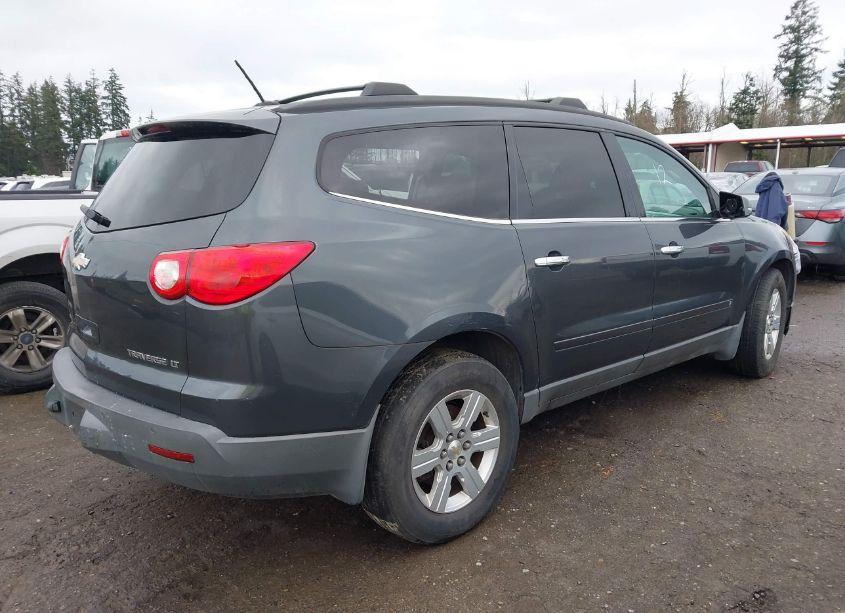 Photo 4 of 2010 Chevrolet Traverse LT (VIN 1GNLVFED1AS145123)