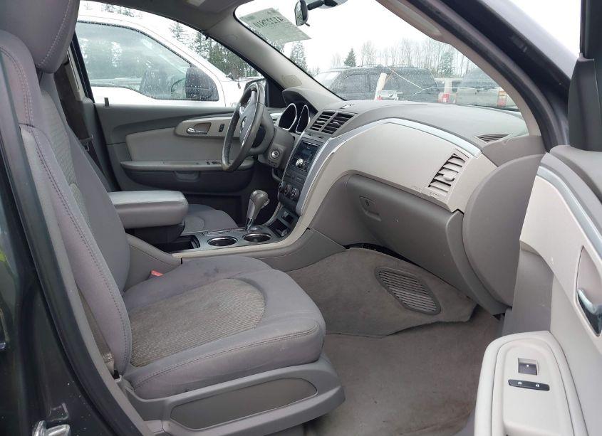 Photo 5 of 2010 Chevrolet Traverse LT (VIN 1GNLVFED1AS145123)