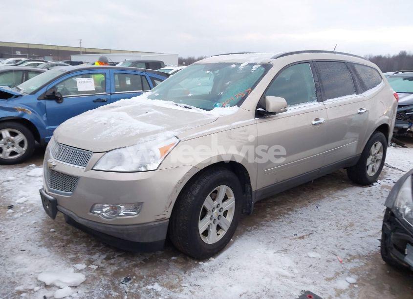 Photo 2 of 2010 Chevrolet Traverse LT (VIN 1GNLVFED2AJ209787)