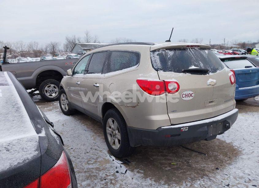 Photo 3 of 2010 Chevrolet Traverse LT (VIN 1GNLVFED2AJ209787)