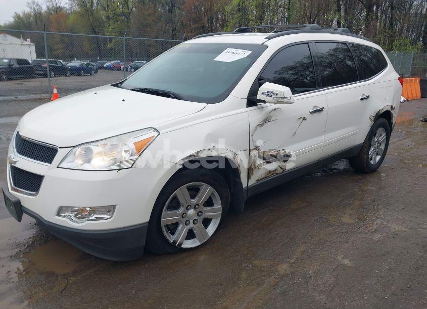 Photo 2 of 2010 Chevrolet Traverse LT (VIN 1GNLVFED2AJ209949)