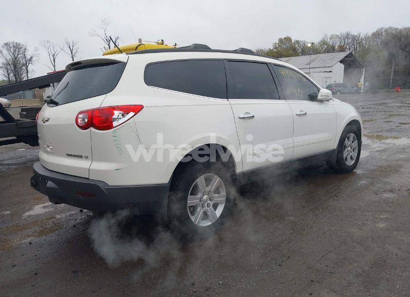 Photo 4 of 2010 Chevrolet Traverse LT (VIN 1GNLVFED2AJ209949)