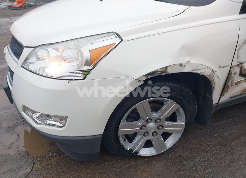 Photo 6 of 2010 Chevrolet Traverse LT (VIN 1GNLVFED2AJ209949)