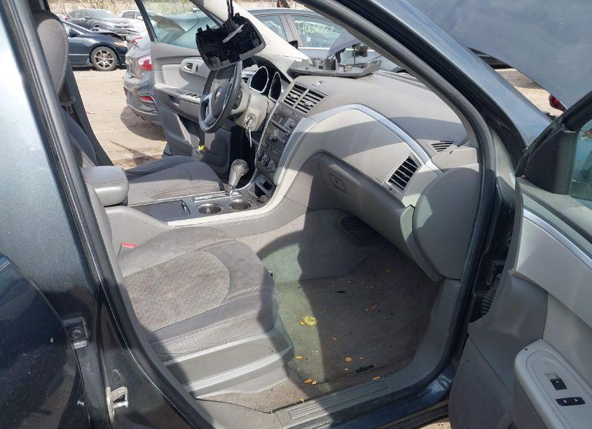 Photo 5 of 2010 Chevrolet Traverse LT (VIN 1GNLVFED2AJ268337)