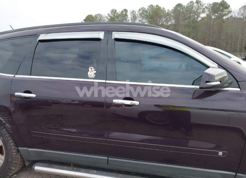 Photo 12 of 2010 Chevrolet Traverse LT (VIN 1GNLVFED2AS149827)