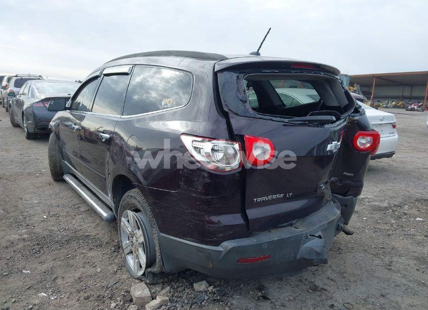 Photo 3 of 2010 Chevrolet Traverse LT (VIN 1GNLVFED2AS149827)