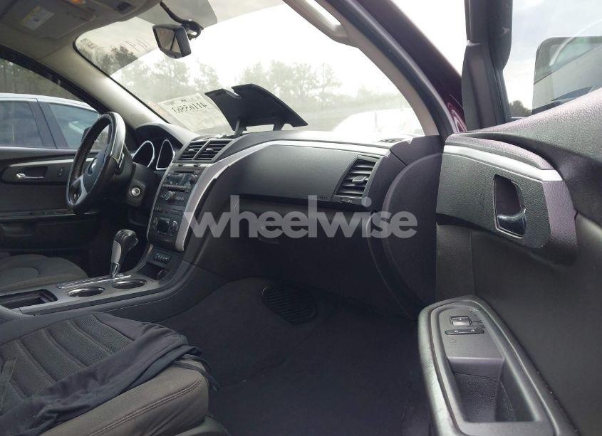 Photo 5 of 2010 Chevrolet Traverse LT (VIN 1GNLVFED2AS149827)