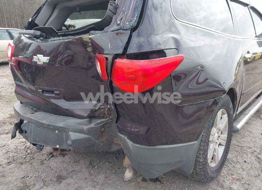 Photo 6 of 2010 Chevrolet Traverse LT (VIN 1GNLVFED2AS149827)