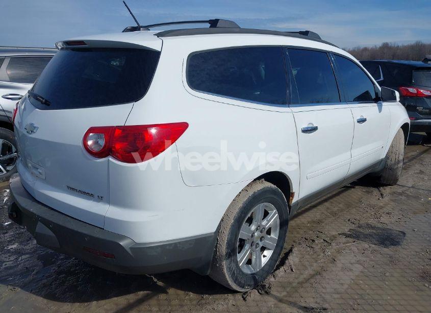 Photo 4 of 2010 Chevrolet Traverse LT (VIN 1GNLVFED2AS151254)
