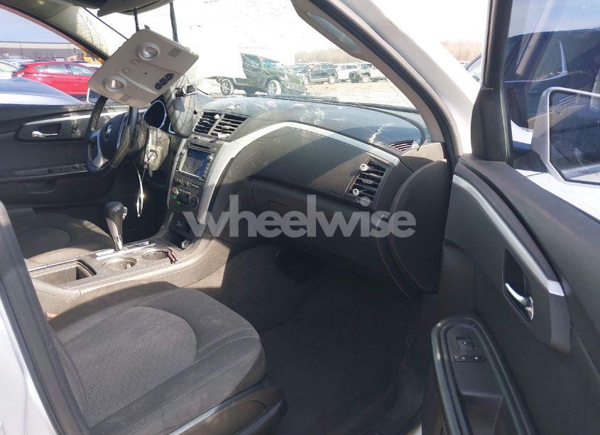 Photo 5 of 2010 Chevrolet Traverse LT (VIN 1GNLVFED2AS151254)