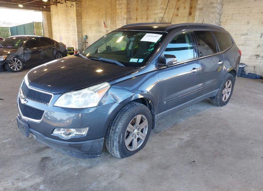 Photo 2 of 2010 Chevrolet Traverse LT (VIN 1GNLVFED4AS115047)